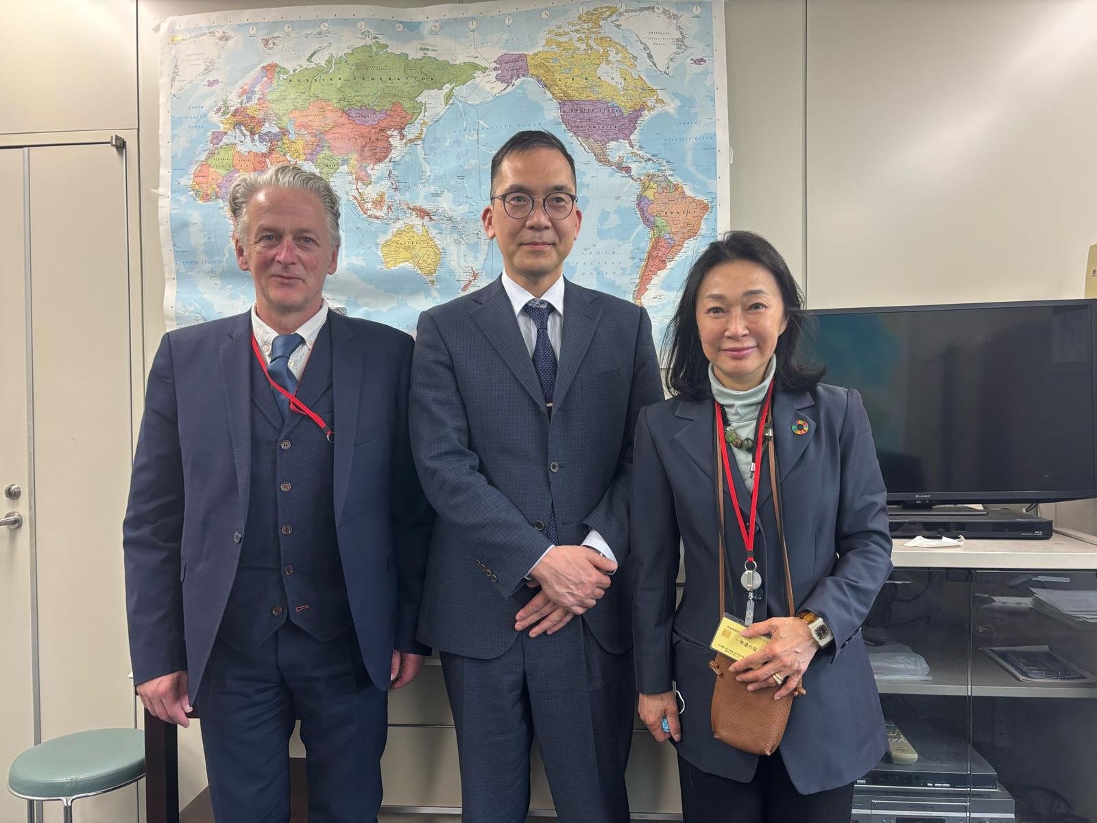 Mr Stuart Halford, Dr. Inoue, Japan’s Assistant Minister of Health, Labour and Welfare, and Mrs Rieko Suzuki Kitaoka (chair of SDG Promise Japan)
